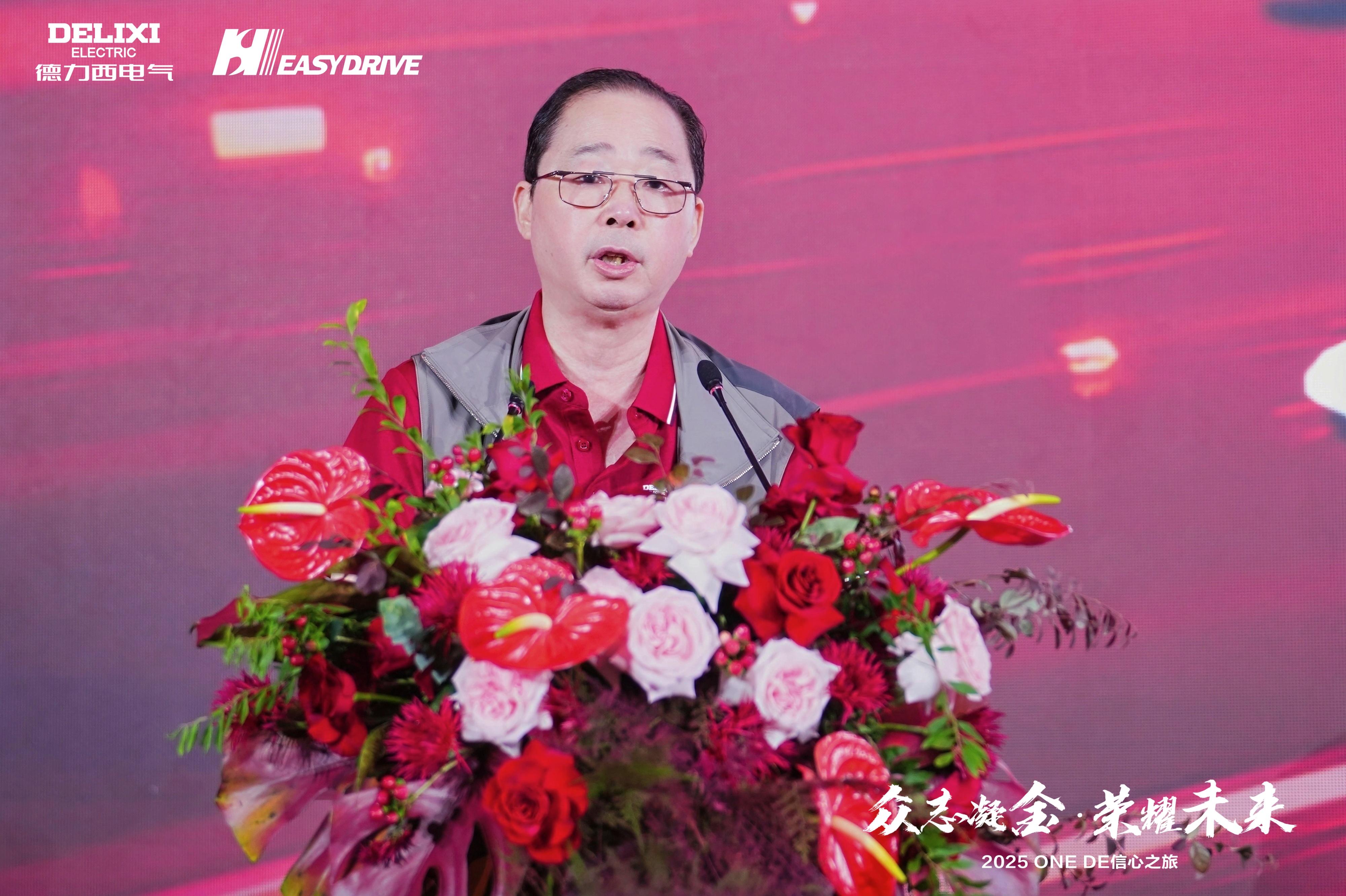 胡成中.jpg